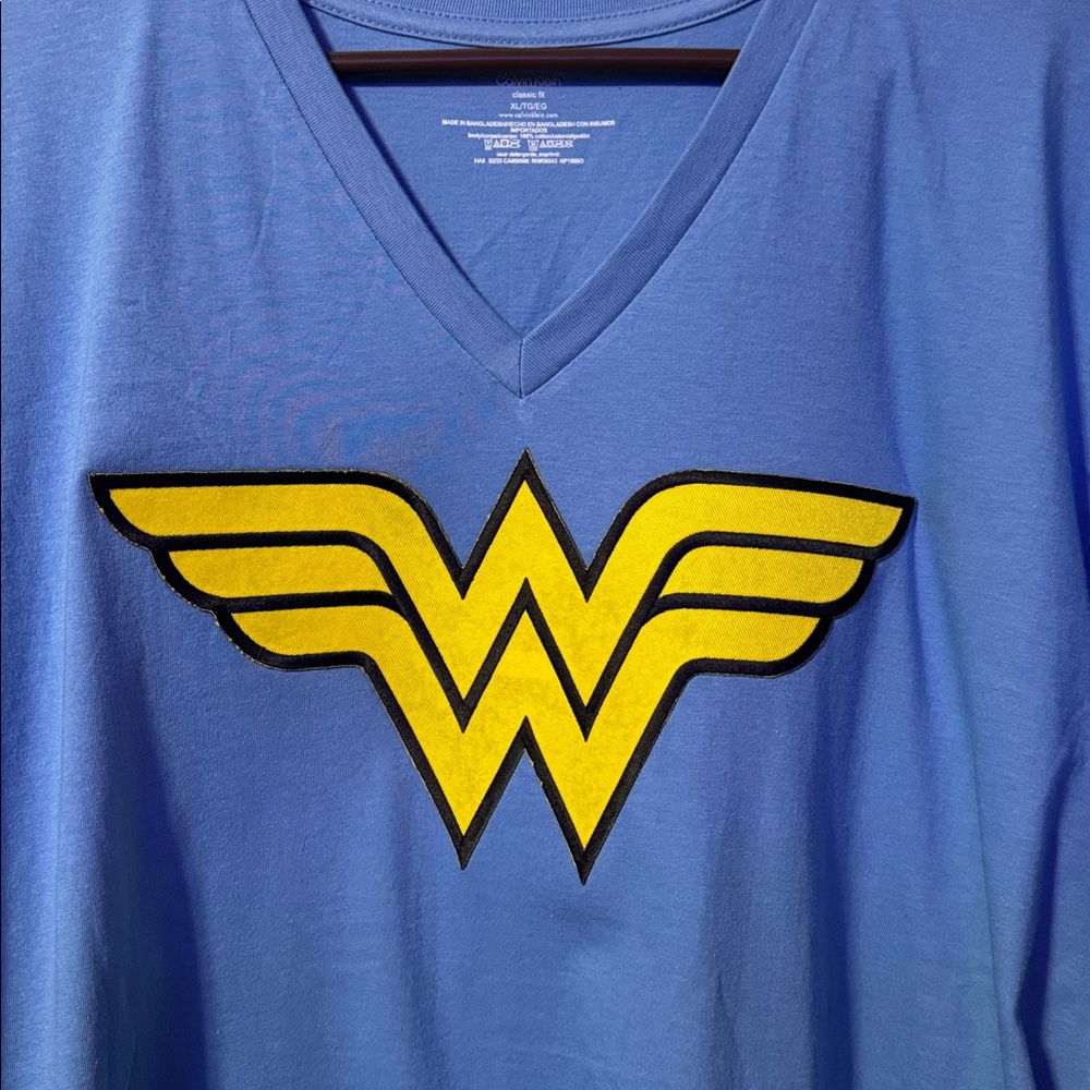 Wonder Woman Custom Calvin Klein Classic Fit V-Neck Size XL - Picture 7 of 7